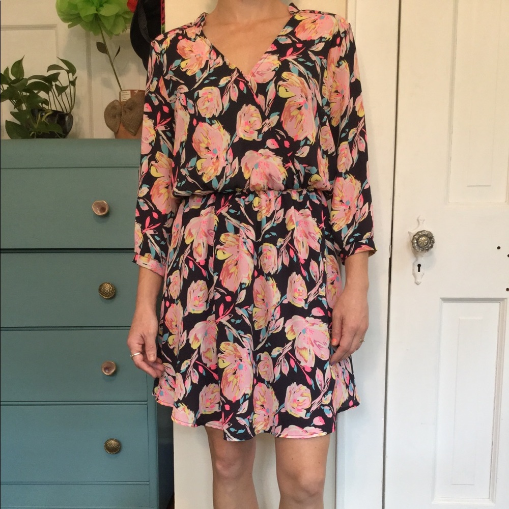 LUSH pop floral pattern v-neck dress